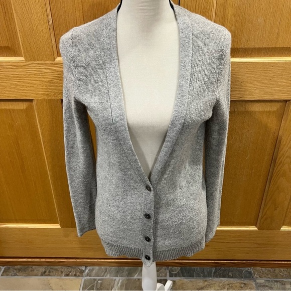Gap Women's Shimmer Metallic Wool Blend Cardigan Sweater Silver Size Small - Picture 2 of 11